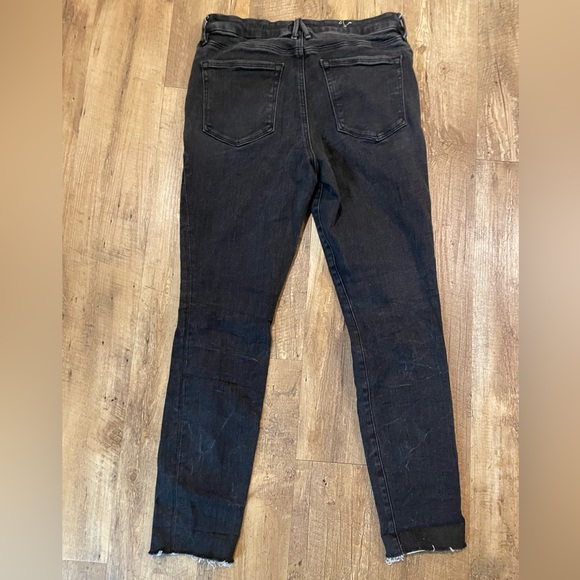 Good American Good Legs Raw Hem Jeans - Picture 6 of 8